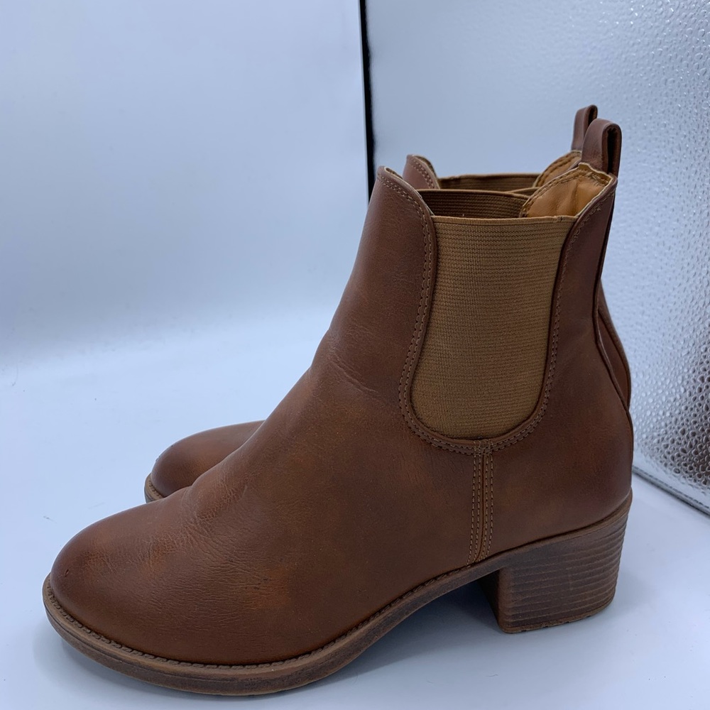 Boots - Picture 3 of 5